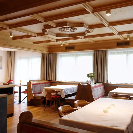 Отель Versalerhof 3*